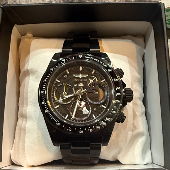 #12 Invicta limited edition speedway men’s watch. 35.9mm, black - Picture 7 of 7